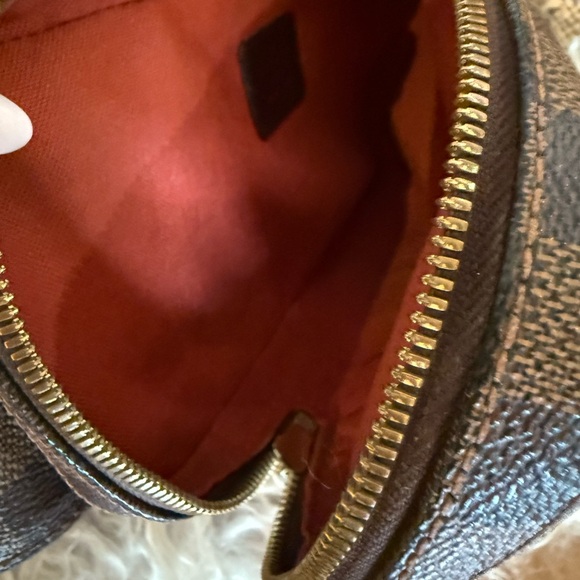 Louis Vuitton Authentic Damier Geronimos Crossbody or Fanny pack bag - Picture 4 of 11
